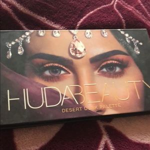 Huda Beauty Desert Dusk palette 🌵